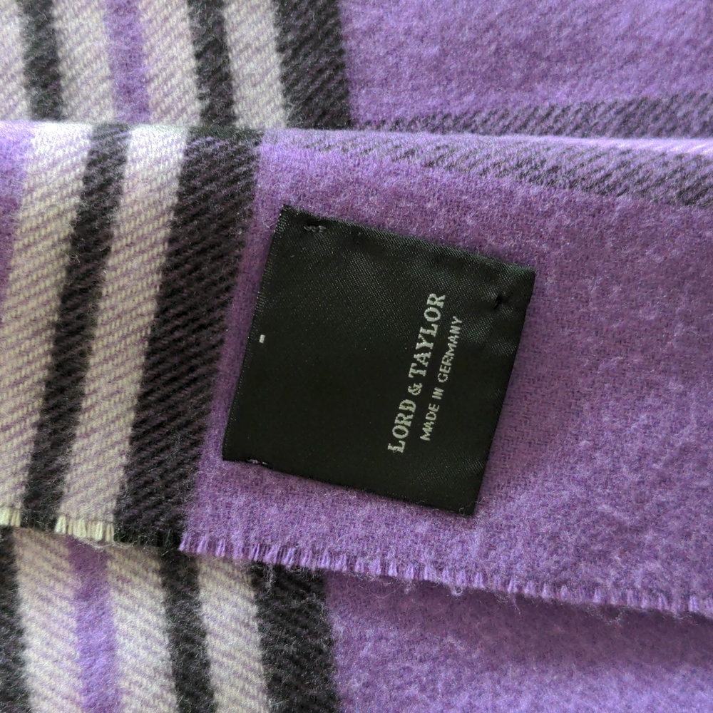 Super Soft Plaid Scarf (Like new condition!) - Picture 4 of 6